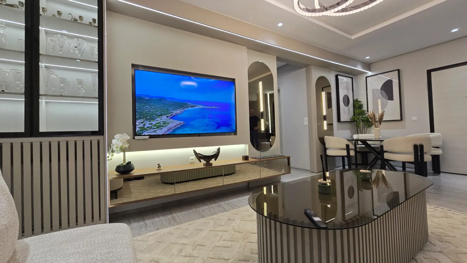 Séjour contemporain aménagé par Armonia — réalisation, vue 2